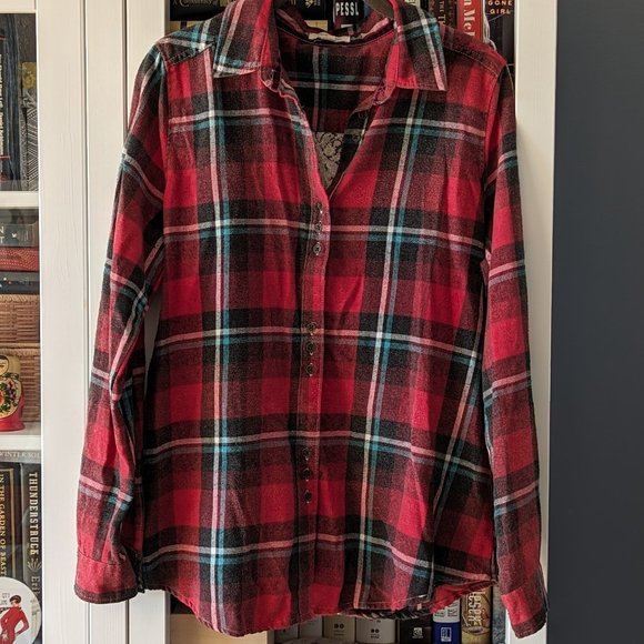 Lightweight Plaid Flannel with Back Lace Panel // Size L // Taylor & Sage - Picture 9 of 10